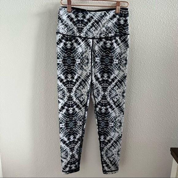 Victoria’s Secret Sport Knockout Tight Neutral Tie Dye Small - Picture 1 of 11